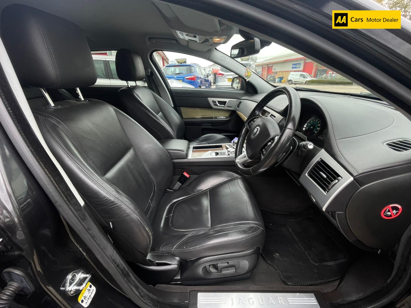 Jaguar XF 2.2d Premium Luxury Sportbrake 5dr Diesel Auto Euro 5 (s/s) (200 ps)