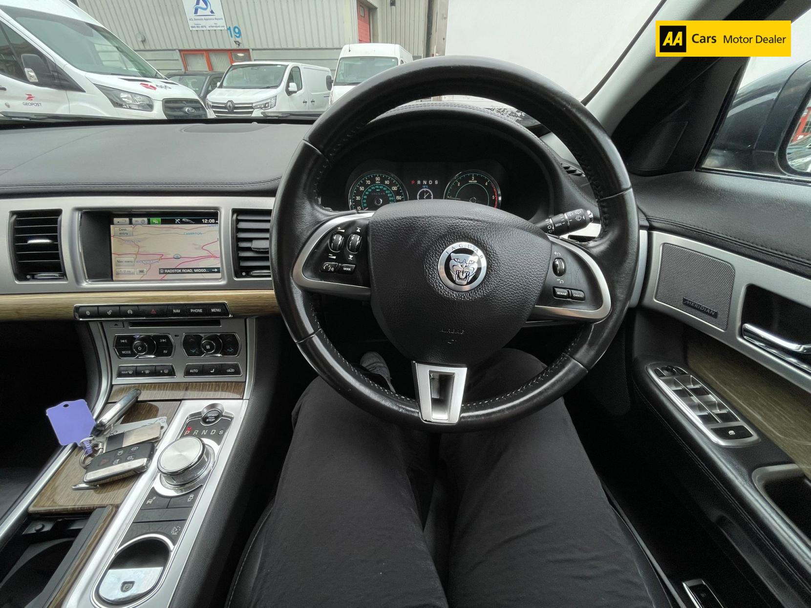 Jaguar XF 2.2d Premium Luxury Sportbrake 5dr Diesel Auto Euro 5 (s/s) (200 ps)