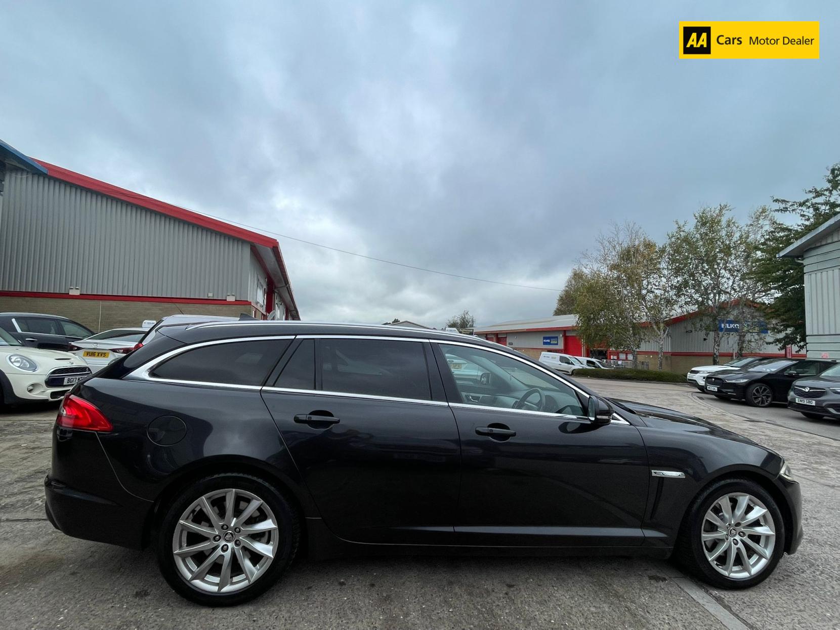 Jaguar XF 2.2d Premium Luxury Sportbrake 5dr Diesel Auto Euro 5 (s/s) (200 ps)