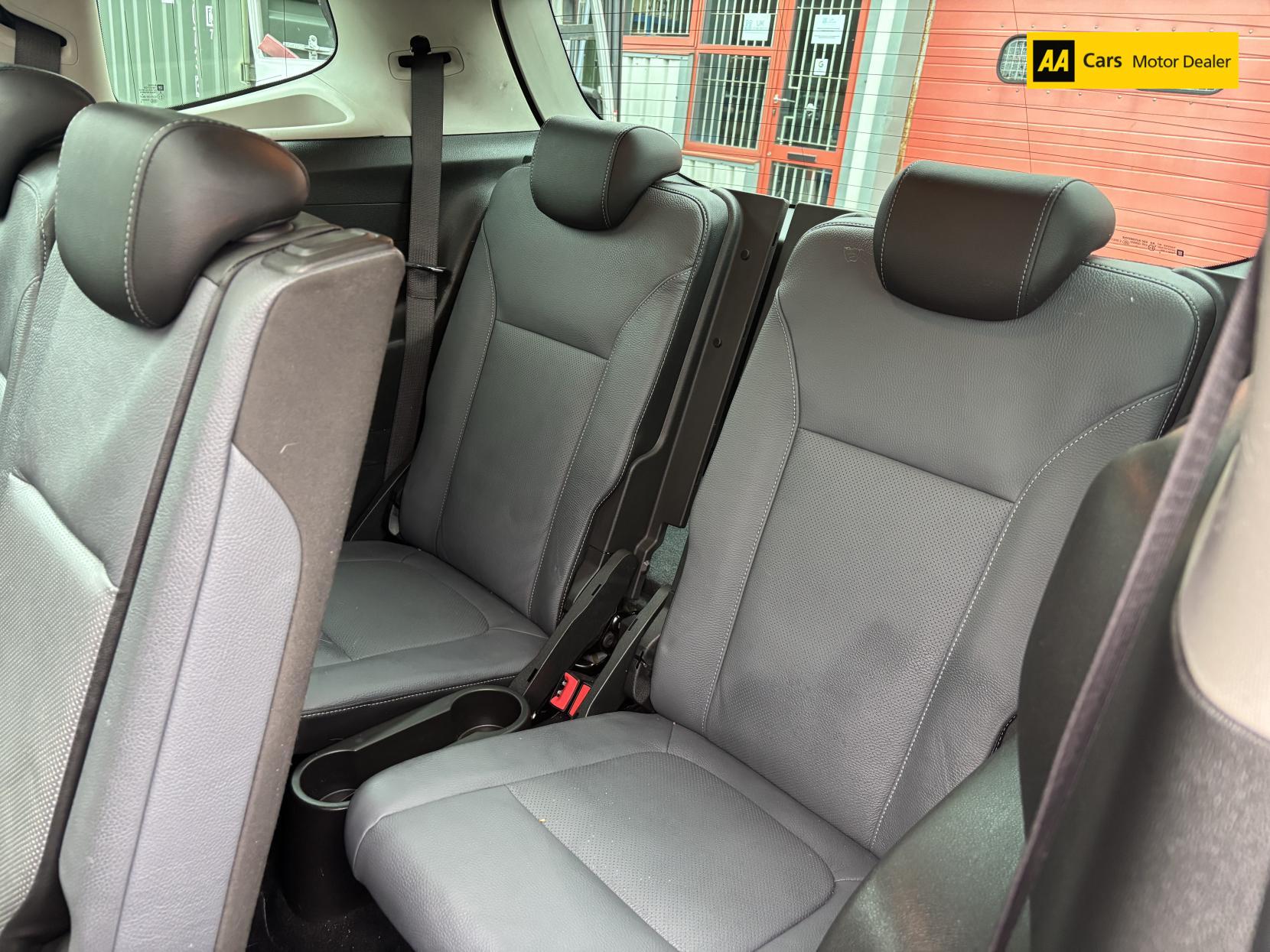 Vauxhall Zafira Tourer 2.0 CDTi Elite MPV 5dr Diesel Auto Euro 5 (165 ps)