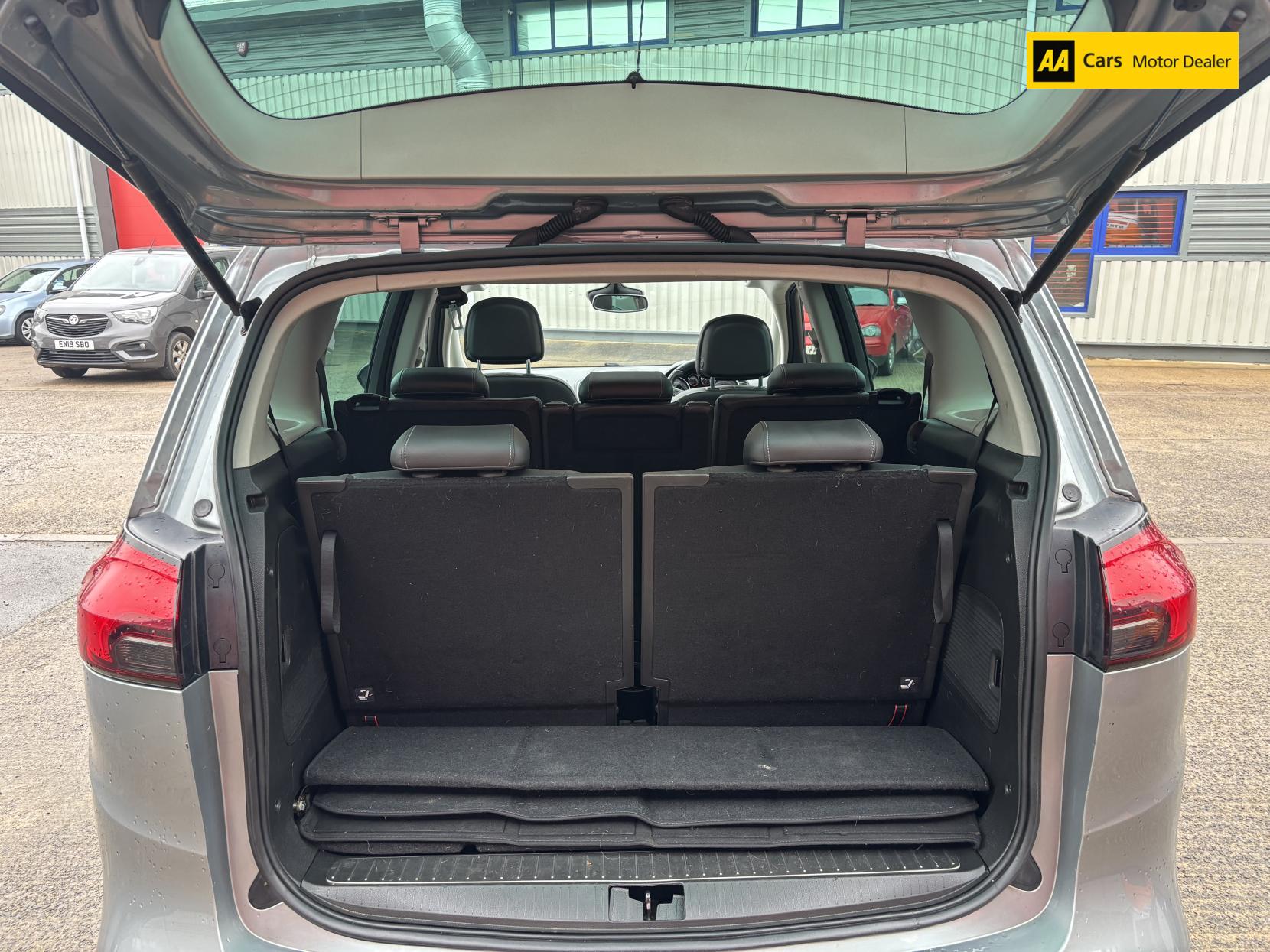 Vauxhall Zafira Tourer 2.0 CDTi Elite MPV 5dr Diesel Auto Euro 5 (165 ps)