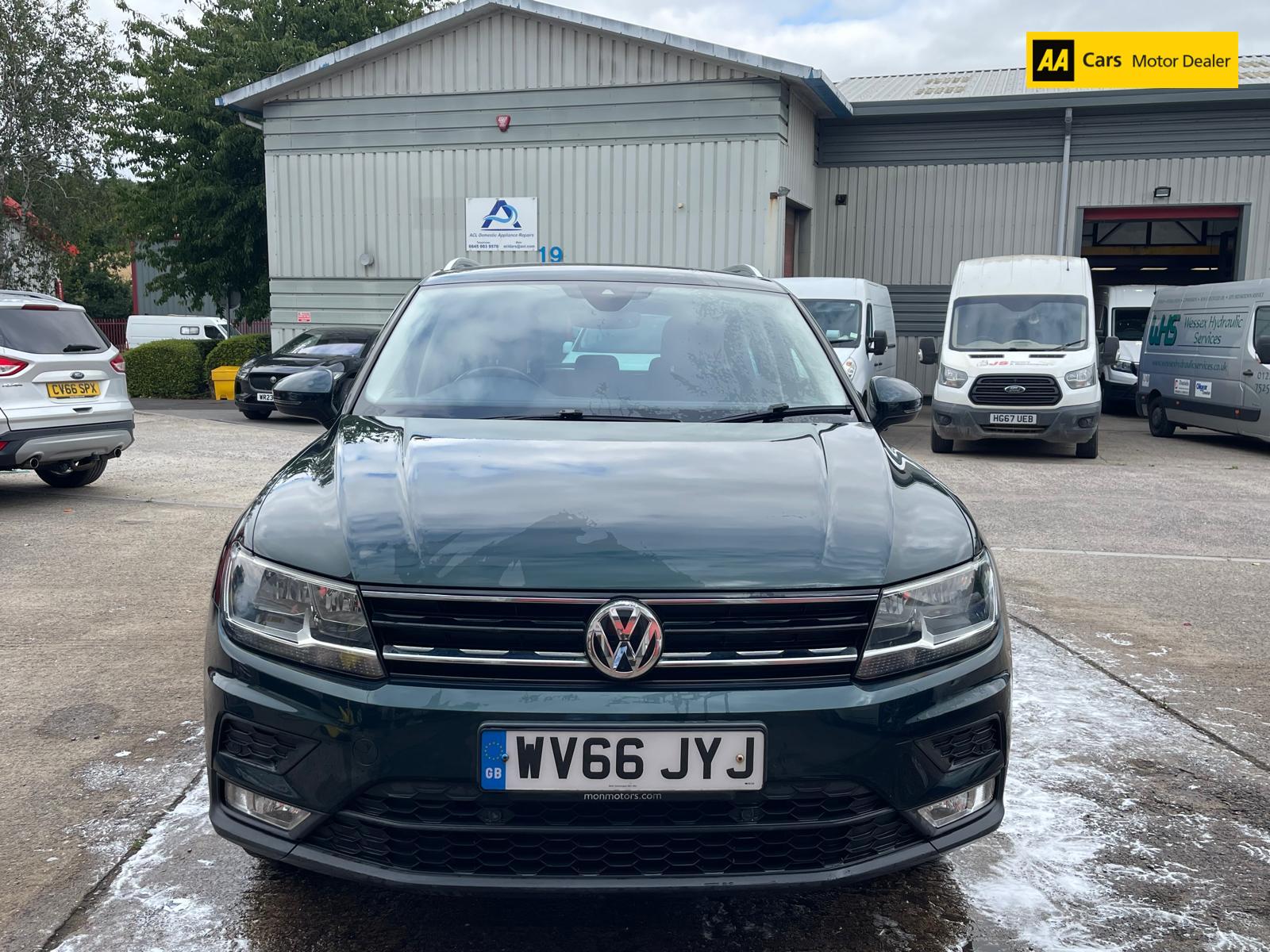Volkswagen Tiguan 2.0 TDI BlueMotion Tech SE Navigation SUV 5dr Diesel Manual 4Motion Euro 6 (s/s) (150 ps)