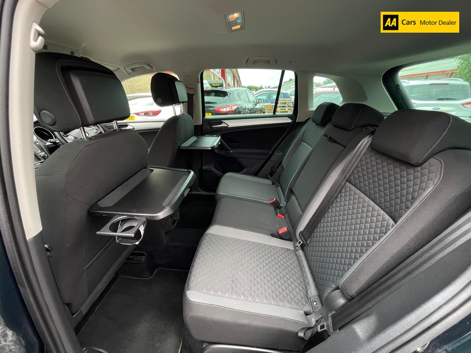 Volkswagen Tiguan 2.0 TDI BlueMotion Tech SE Navigation SUV 5dr Diesel Manual 4Motion Euro 6 (s/s) (150 ps)