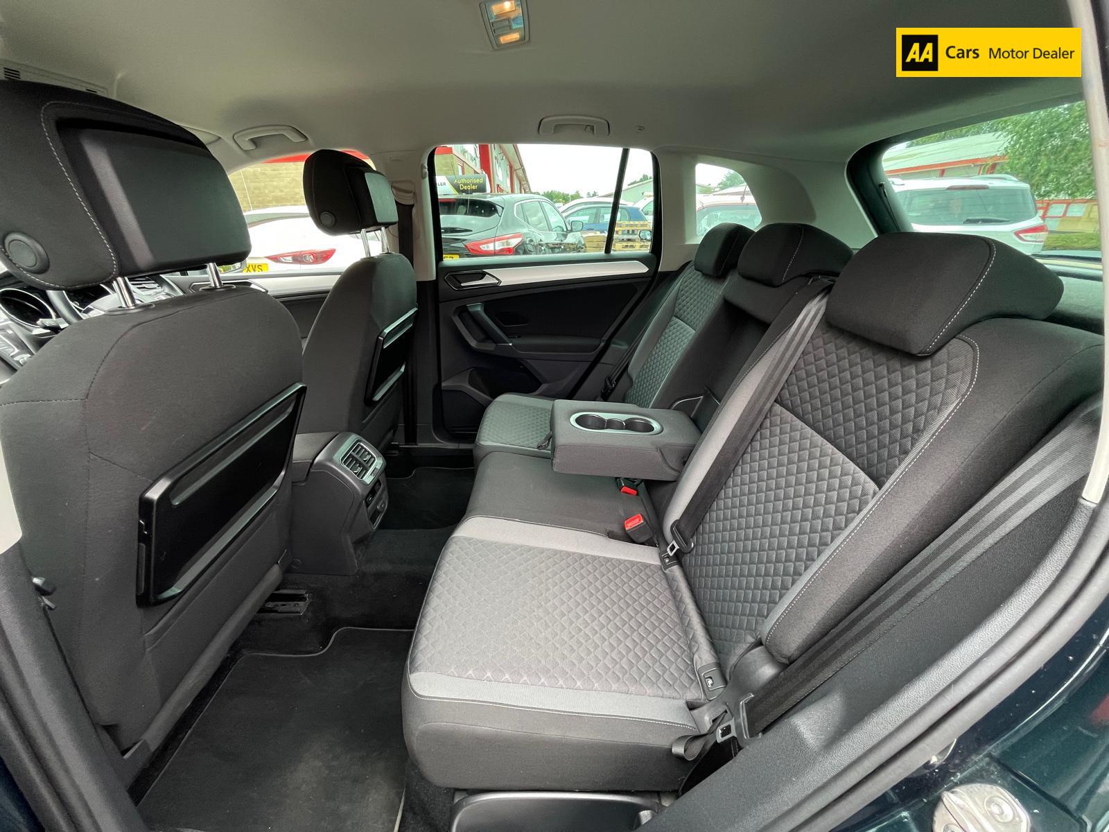Volkswagen Tiguan 2.0 TDI BlueMotion Tech SE Navigation SUV 5dr Diesel Manual 4Motion Euro 6 (s/s) (150 ps)