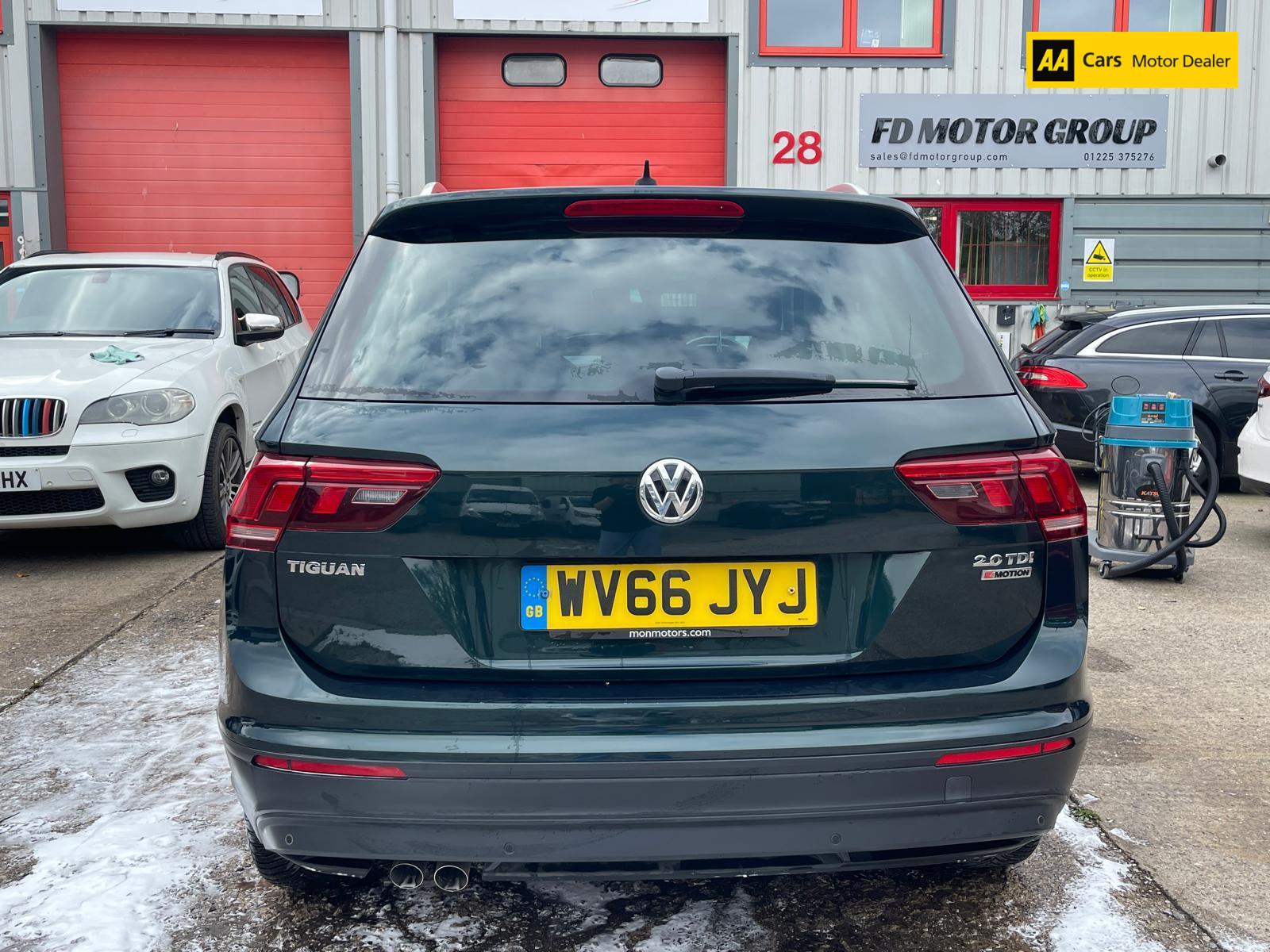Volkswagen Tiguan 2.0 TDI BlueMotion Tech SE Navigation SUV 5dr Diesel Manual 4Motion Euro 6 (s/s) (150 ps)