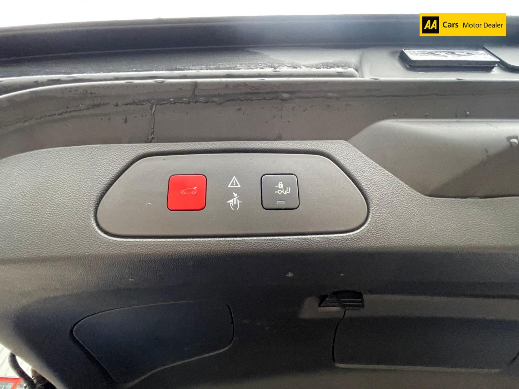 Vauxhall Grandland X 1.2 Turbo Sport Nav SUV 5dr Petrol Manual Euro 6 (s/s) (130 ps)