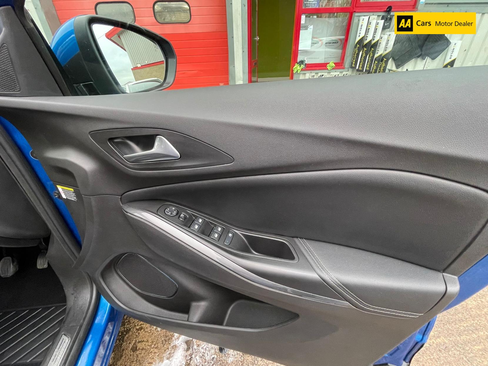Vauxhall Grandland X 1.2 Turbo Sport Nav SUV 5dr Petrol Manual Euro 6 (s/s) (130 ps)
