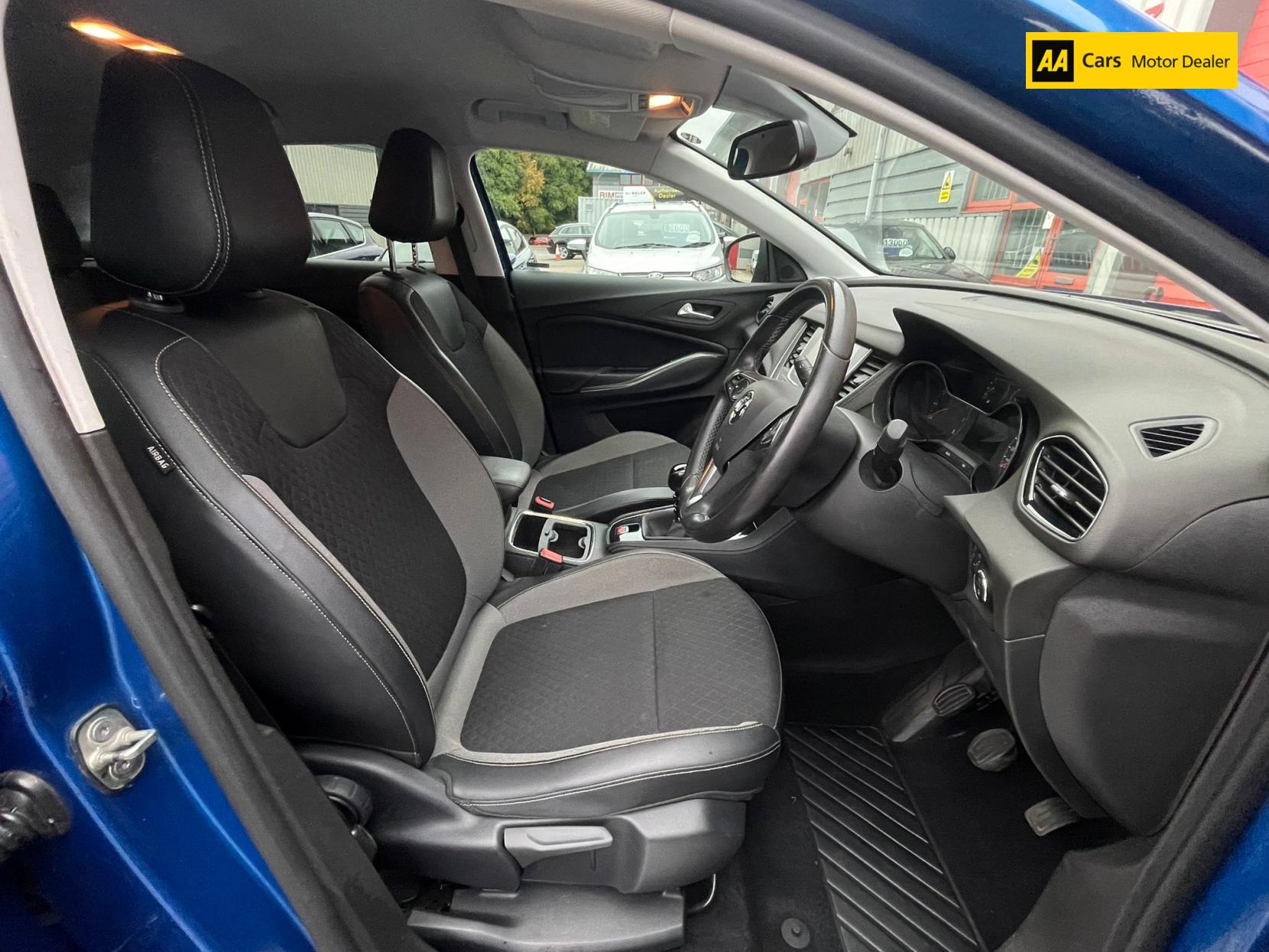 Vauxhall Grandland X 1.2 Turbo Sport Nav SUV 5dr Petrol Manual Euro 6 (s/s) (130 ps)