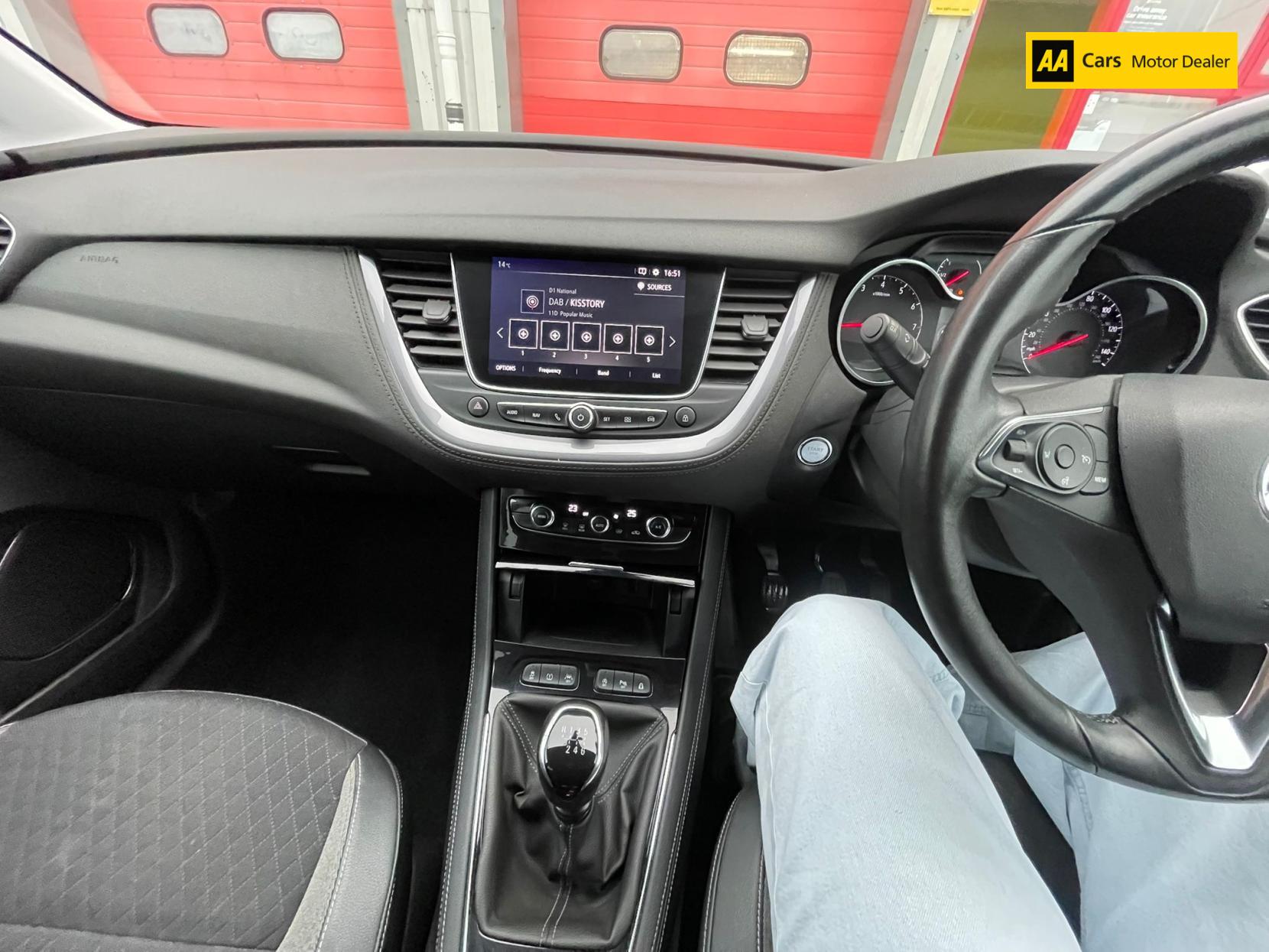 Vauxhall Grandland X 1.2 Turbo Sport Nav SUV 5dr Petrol Manual Euro 6 (s/s) (130 ps)