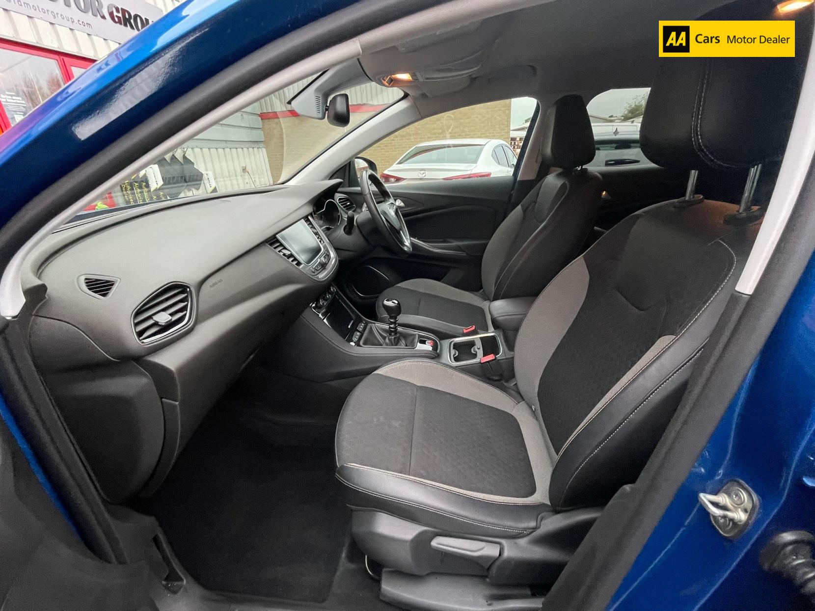 Vauxhall Grandland X 1.2 Turbo Sport Nav SUV 5dr Petrol Manual Euro 6 (s/s) (130 ps)