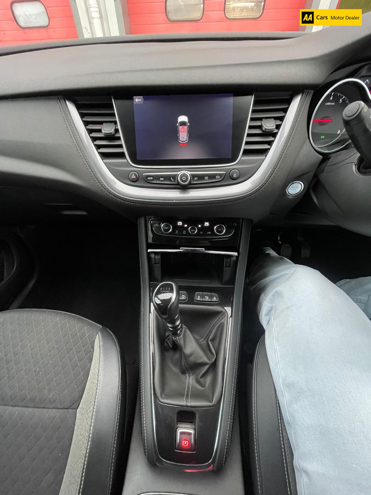 Vauxhall Grandland X 1.2 Turbo Sport Nav SUV 5dr Petrol Manual Euro 6 (s/s) (130 ps)