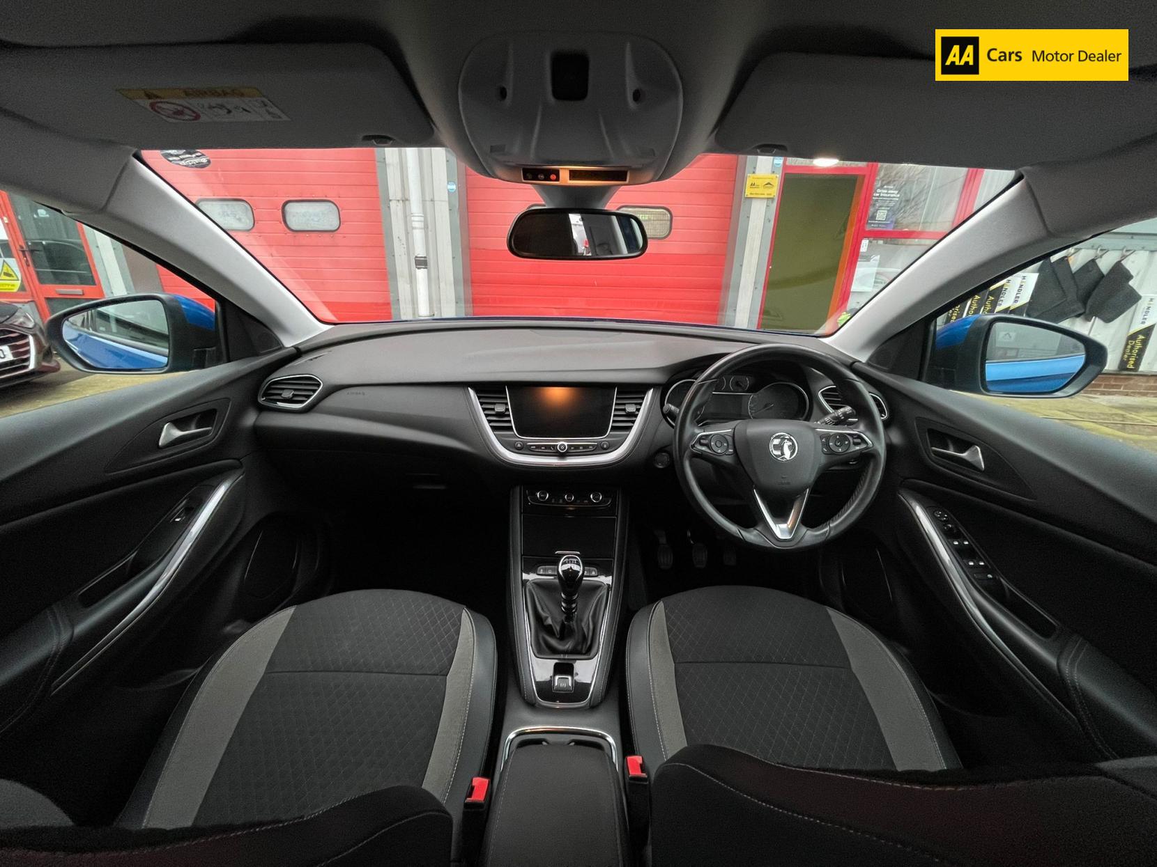 Vauxhall Grandland X 1.2 Turbo Sport Nav SUV 5dr Petrol Manual Euro 6 (s/s) (130 ps)