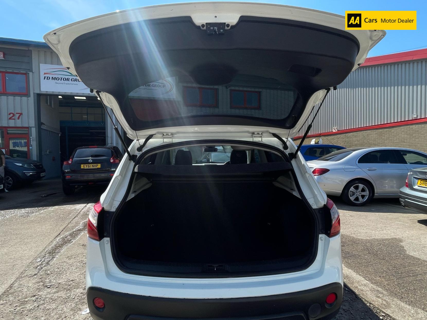 Nissan Qashqai 1.6 360 SUV 5dr Petrol Manual 2WD Euro 5 (117 ps)