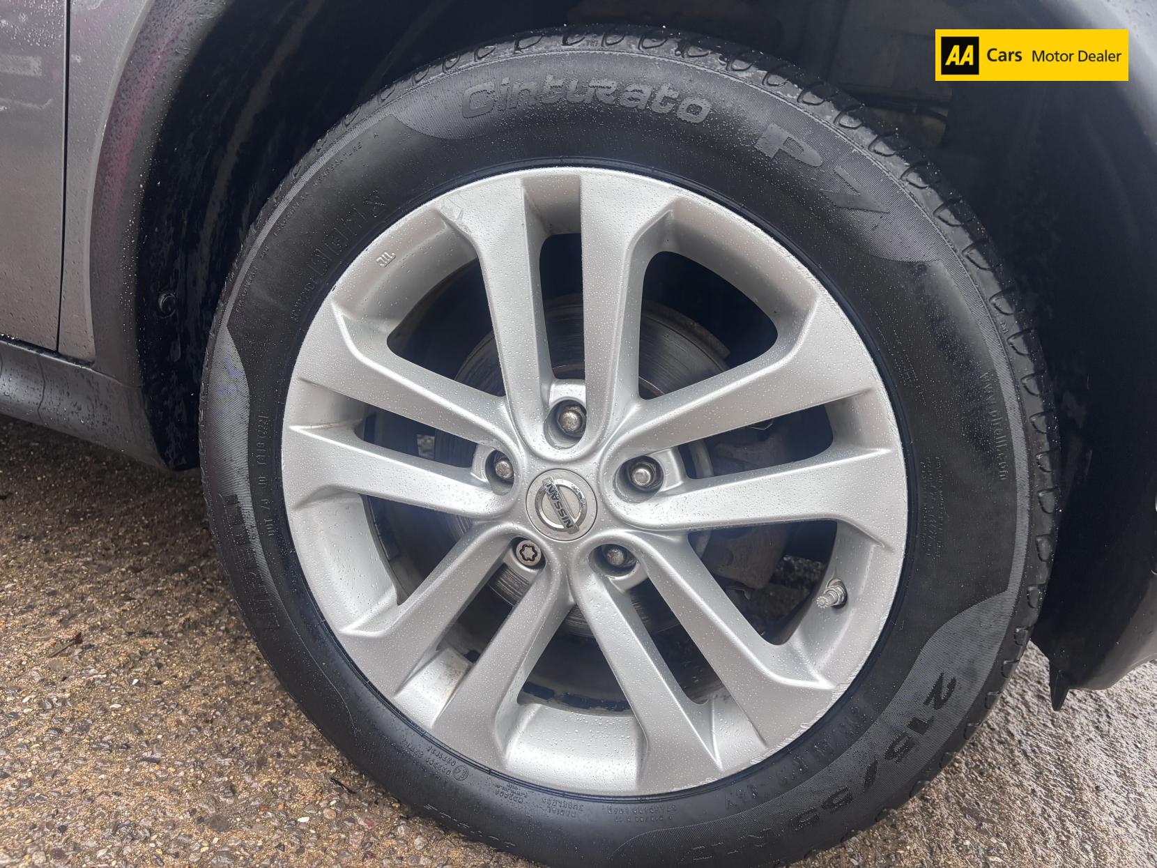 Nissan Juke 1.6 Acenta Premium SUV 5dr Petrol XTRON Euro 5 (117 ps)