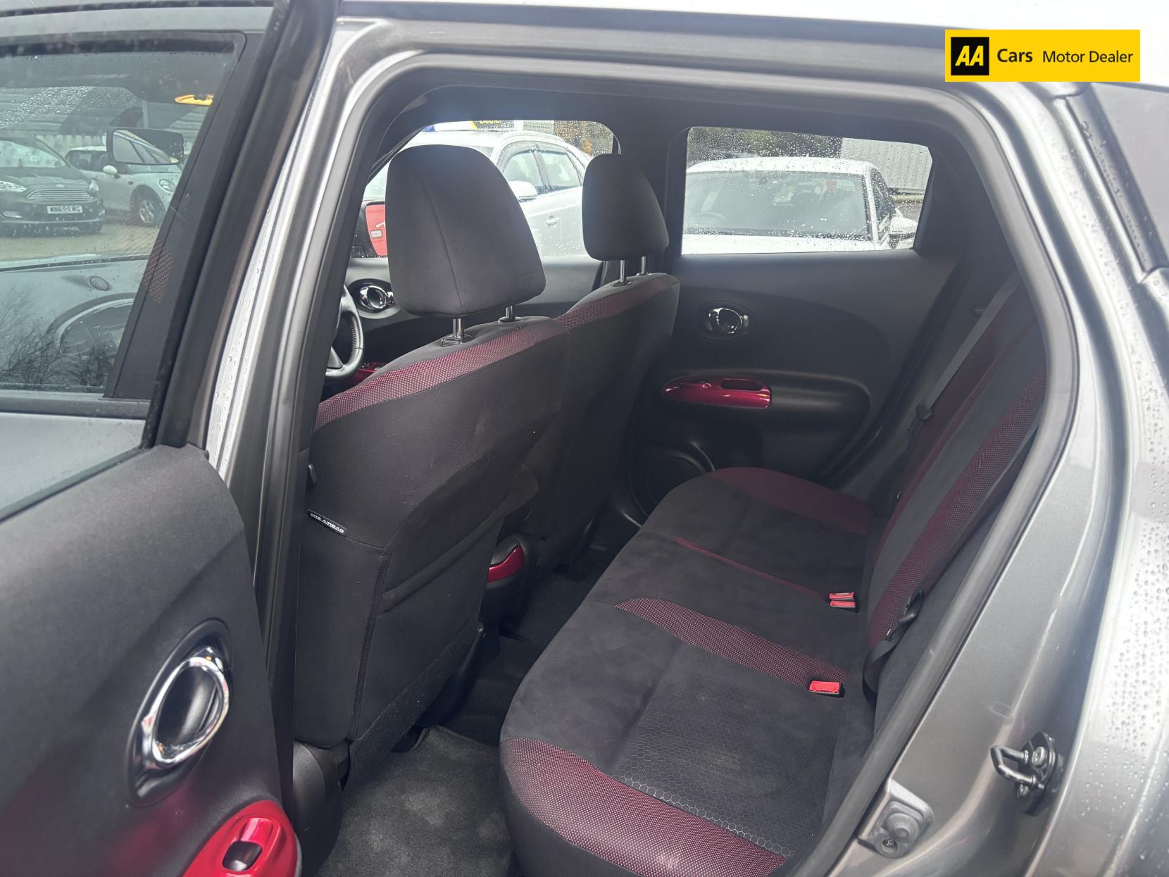 Nissan Juke 1.6 Acenta Premium SUV 5dr Petrol XTRON Euro 5 (117 ps)