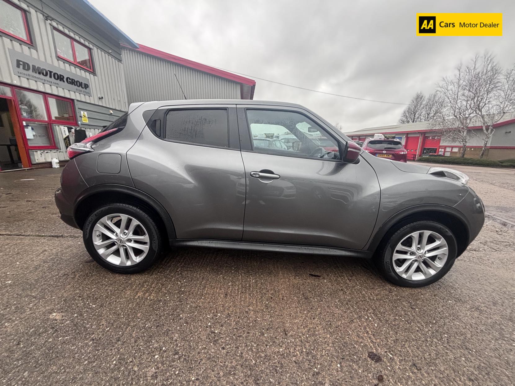 Nissan Juke 1.6 Acenta Premium SUV 5dr Petrol XTRON Euro 5 (117 ps)