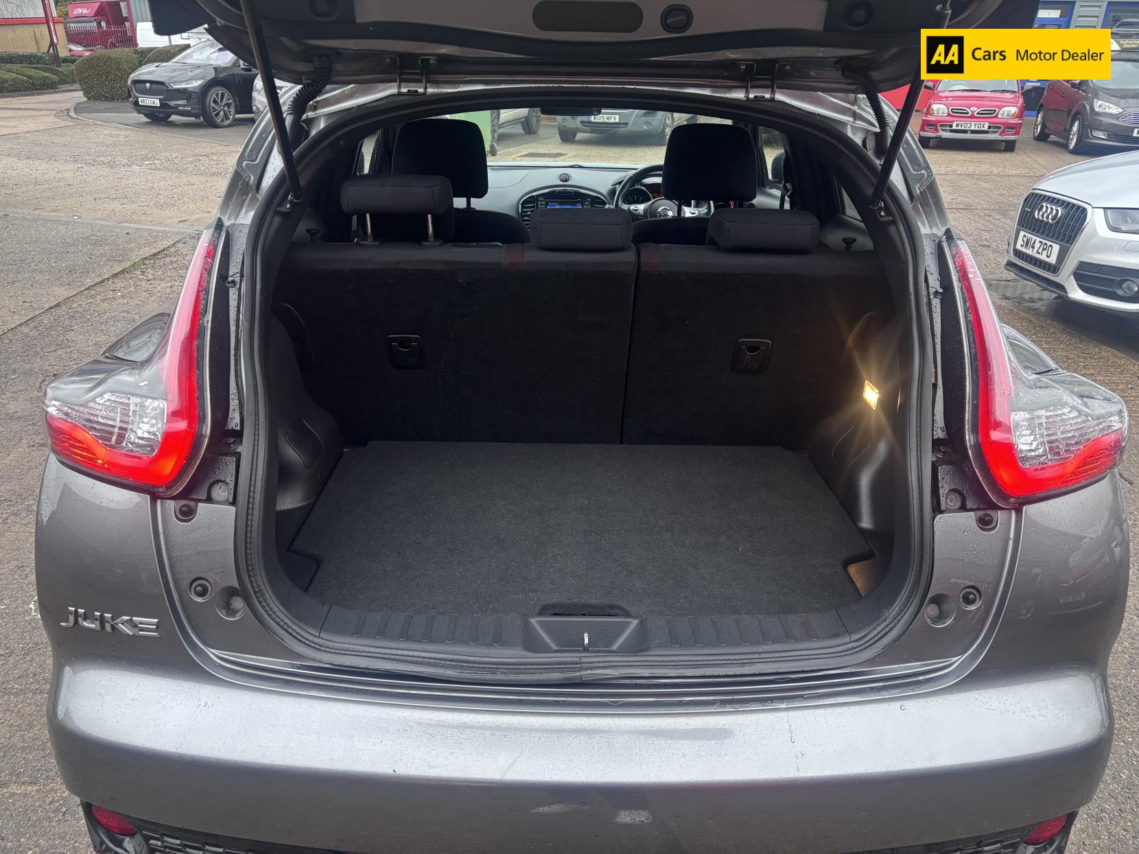 Nissan Juke 1.6 Acenta Premium SUV 5dr Petrol XTRON Euro 5 (117 ps)