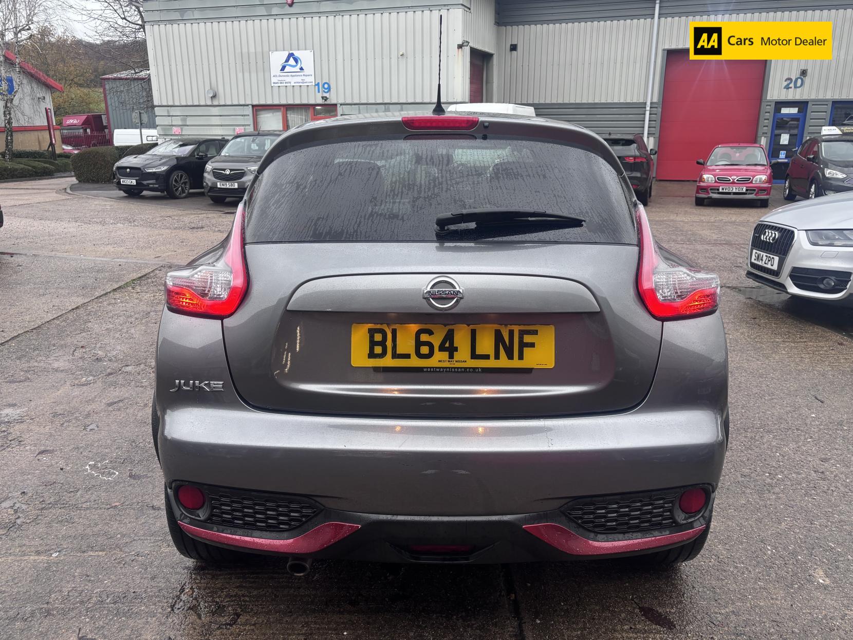 Nissan Juke 1.6 Acenta Premium SUV 5dr Petrol XTRON Euro 5 (117 ps)