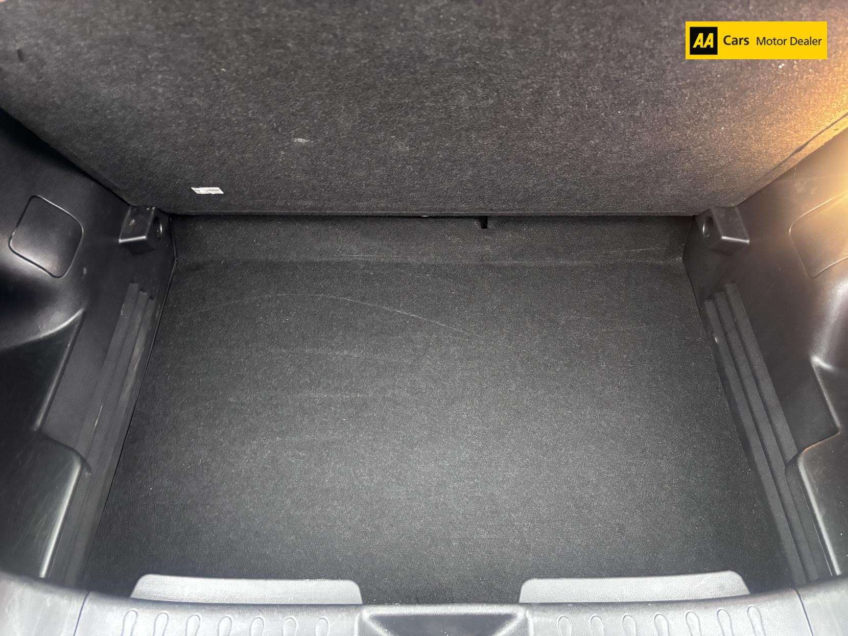 Nissan Juke 1.6 Acenta Premium SUV 5dr Petrol XTRON Euro 5 (117 ps)