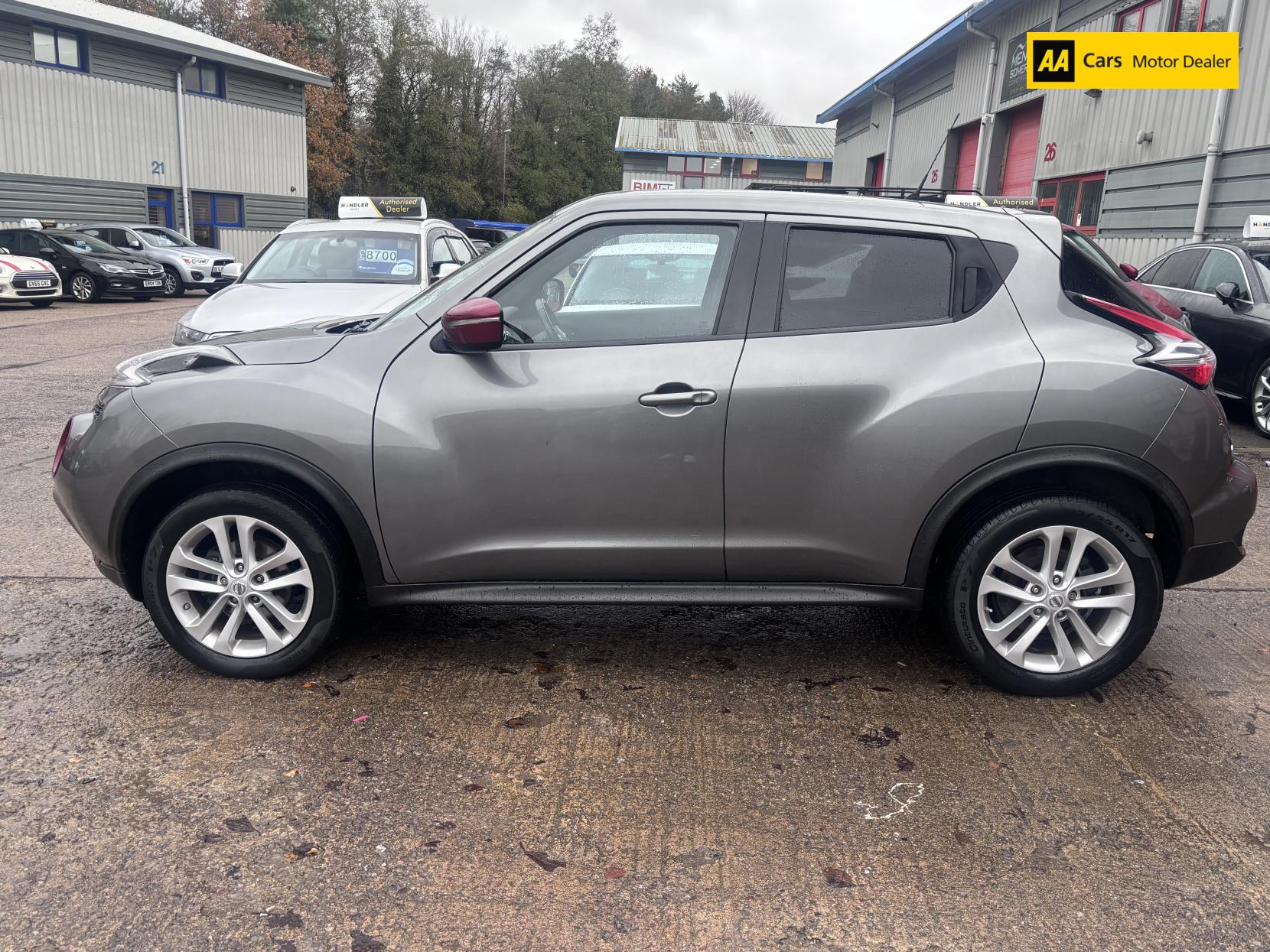 Nissan Juke 1.6 Acenta Premium SUV 5dr Petrol XTRON Euro 5 (117 ps)