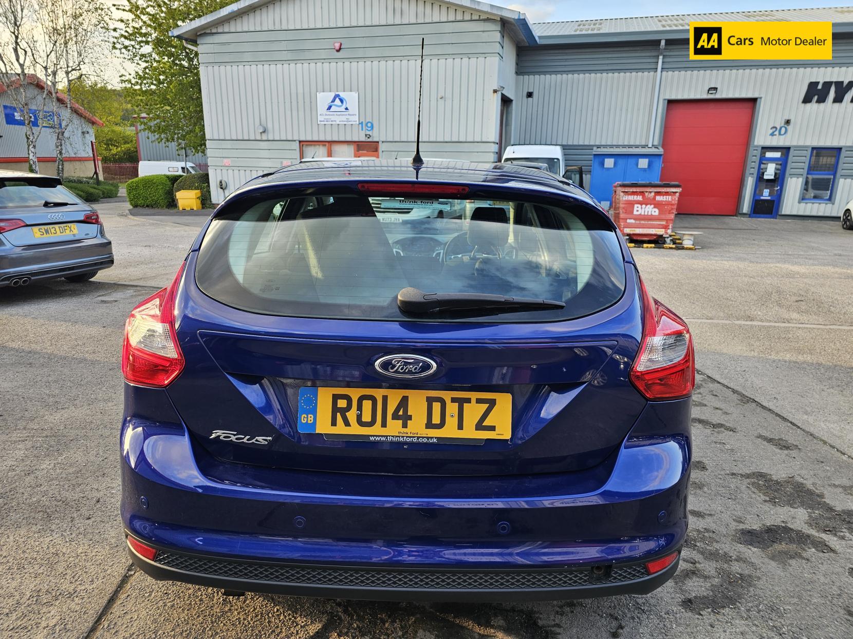 Ford Focus 1.6 TDCi Zetec Hatchback 5dr Diesel Manual Euro 5 (s/s) (115 ps)