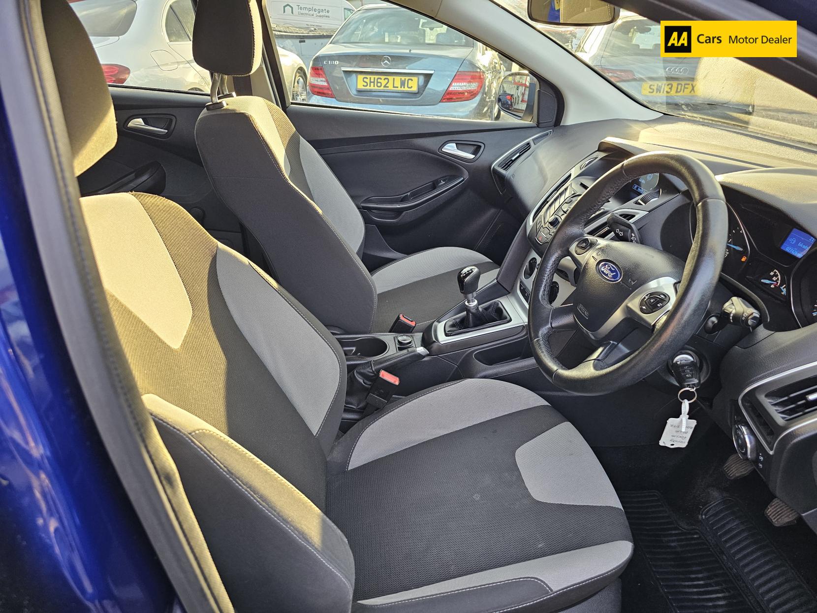 Ford Focus 1.6 TDCi Zetec Hatchback 5dr Diesel Manual Euro 5 (s/s) (115 ps)