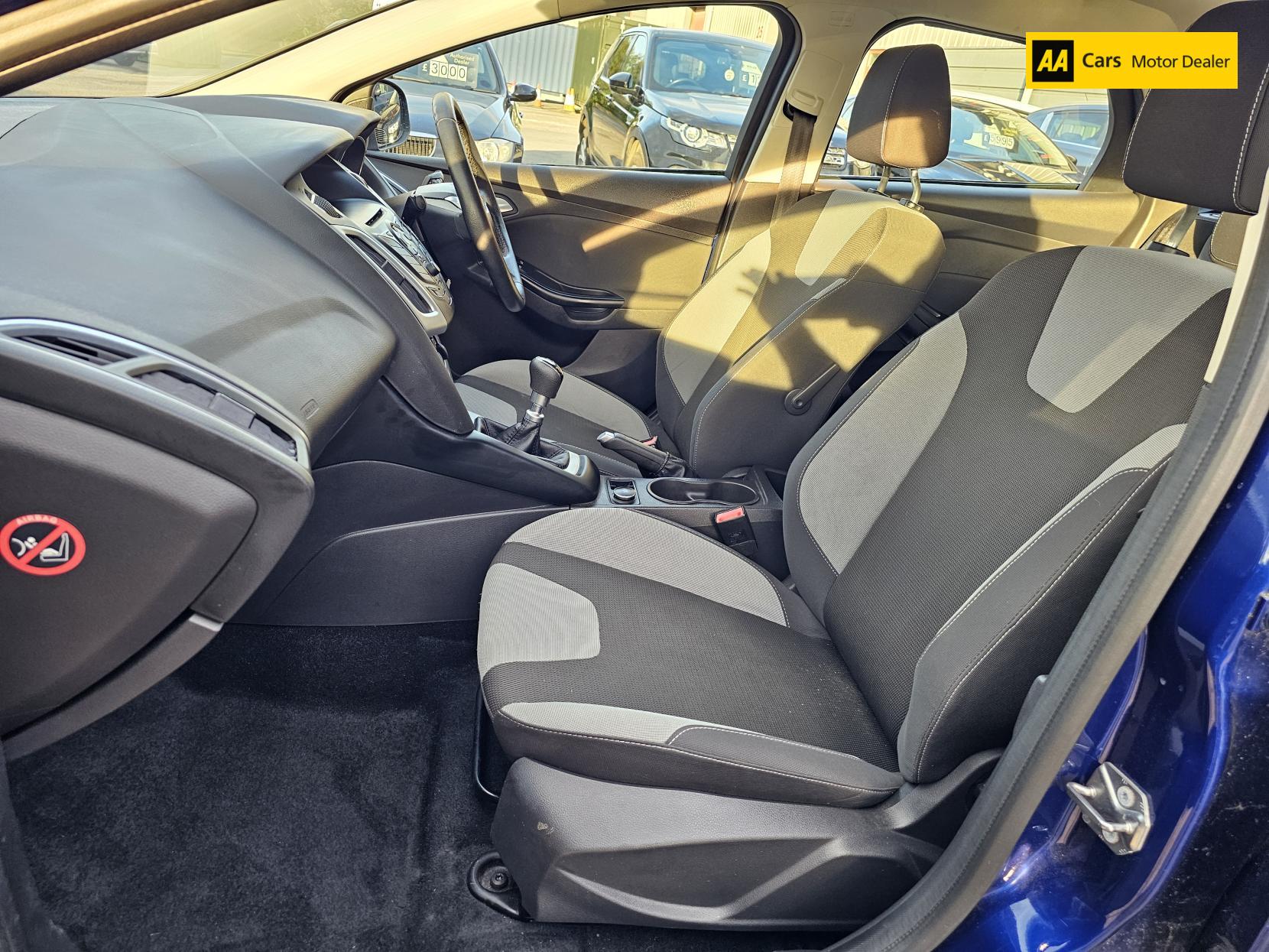 Ford Focus 1.6 TDCi Zetec Hatchback 5dr Diesel Manual Euro 5 (s/s) (115 ps)
