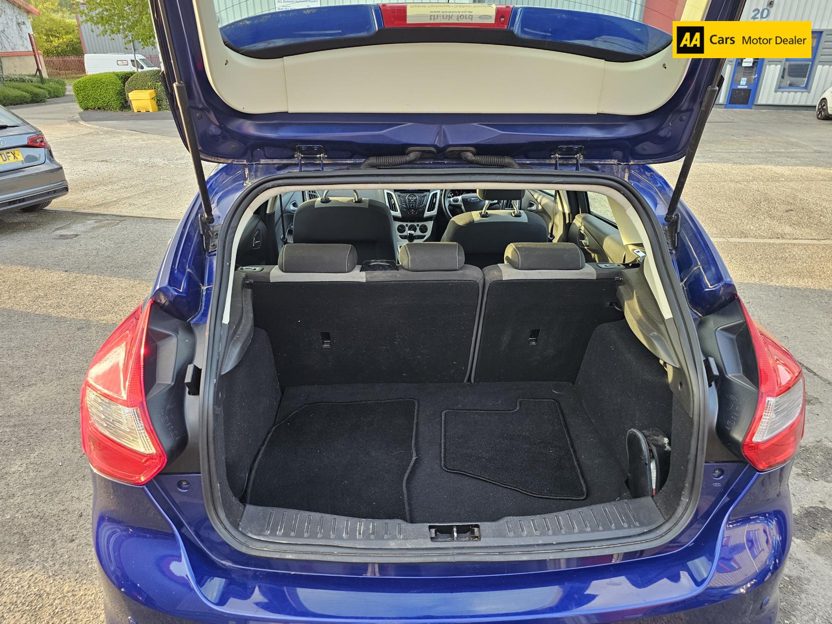 Ford Focus 1.6 TDCi Zetec Hatchback 5dr Diesel Manual Euro 5 (s/s) (115 ps)
