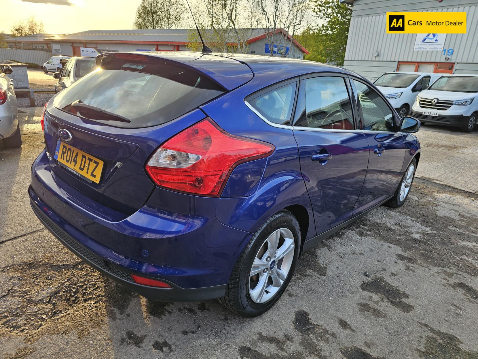 Ford Focus 1.6 TDCi Zetec Hatchback 5dr Diesel Manual Euro 5 (s/s) (115 ps)