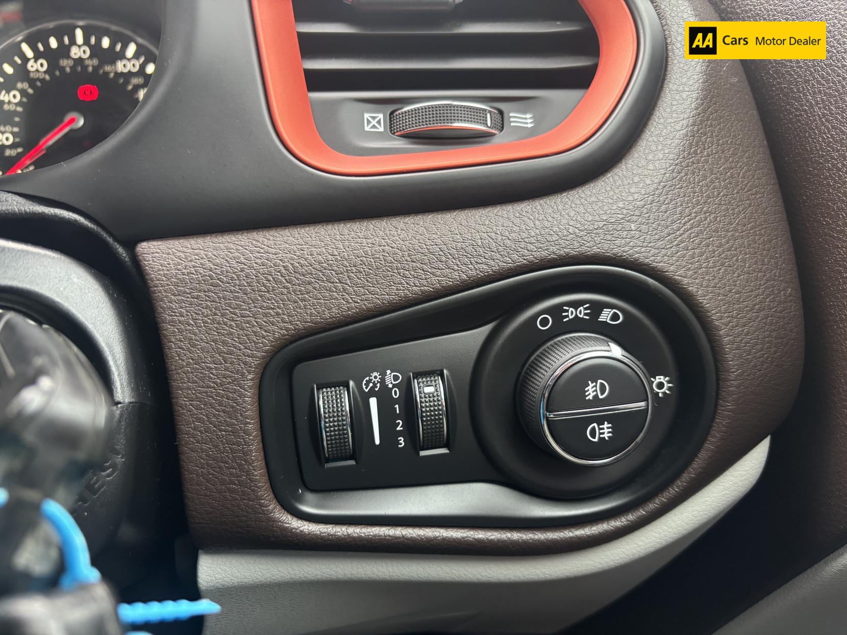 Jeep Renegade 1.4T MultiAirII Longitude SUV 5dr Petrol DDCT Euro 6 (s/s) (140 ps)