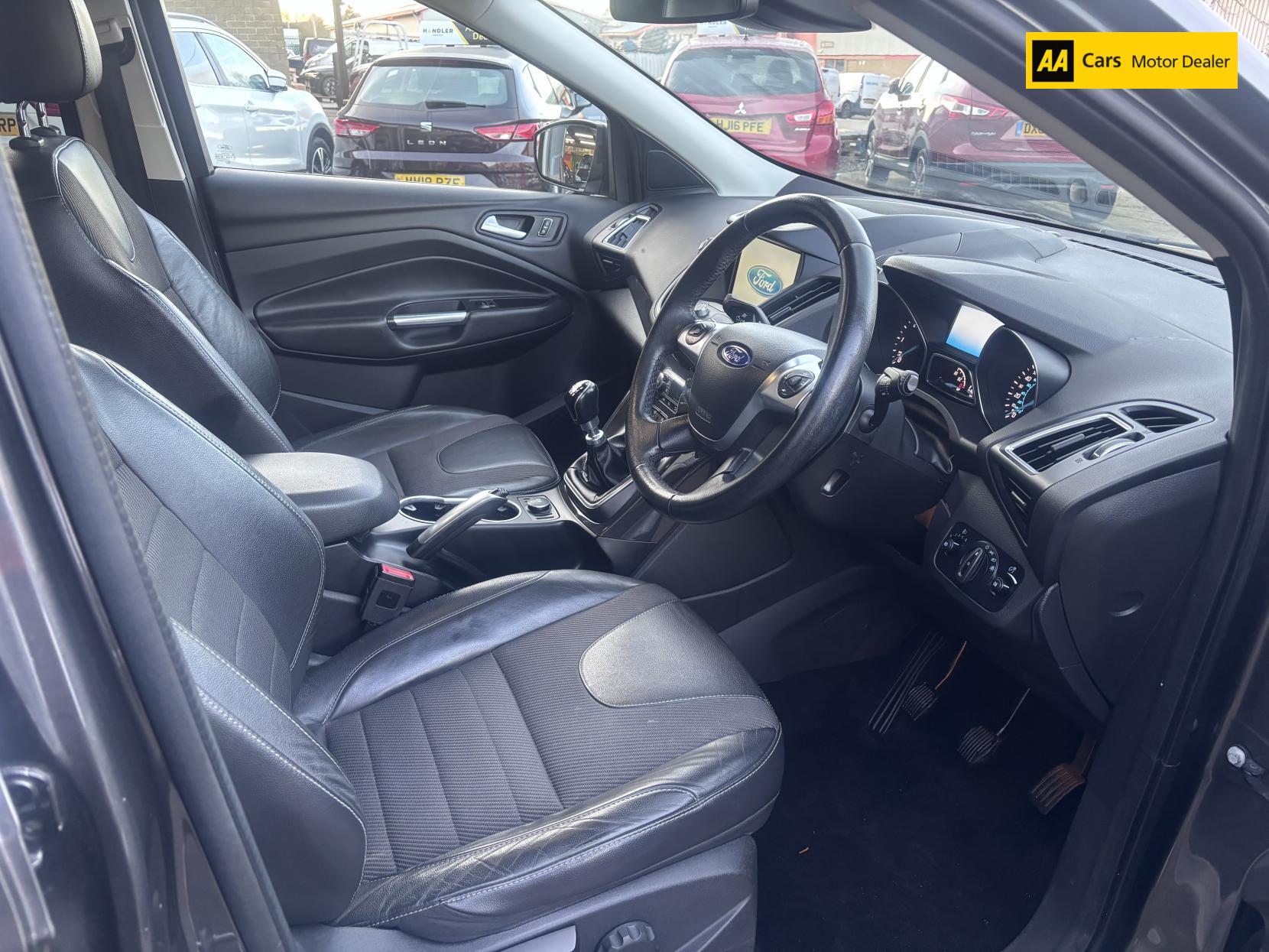 Ford Kuga 2.0 TDCi Titanium SUV 5dr Diesel Manual 2WD Euro 6 (s/s) (150 ps)