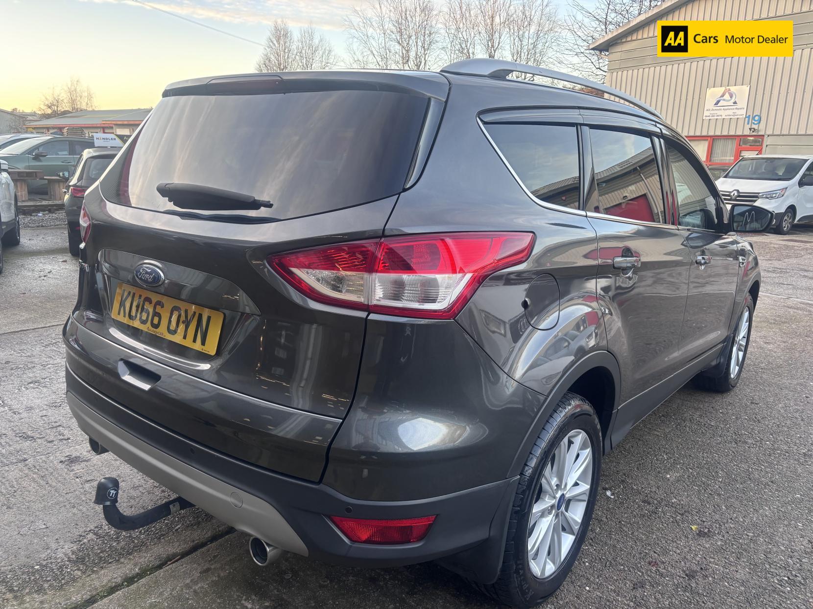 Ford Kuga 2.0 TDCi Titanium SUV 5dr Diesel Manual 2WD Euro 6 (s/s) (150 ps)
