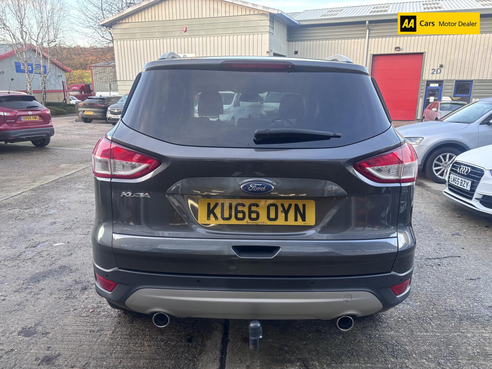 Ford Kuga 2.0 TDCi Titanium SUV 5dr Diesel Manual 2WD Euro 6 (s/s) (150 ps)