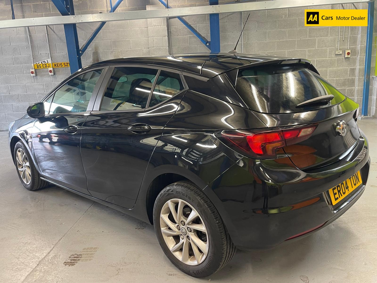 Vauxhall Astra 1.6 CDTi ecoTEC BlueInjection Design Hatchback 5dr Diesel Manual Euro 6 (s/s) (110 ps)