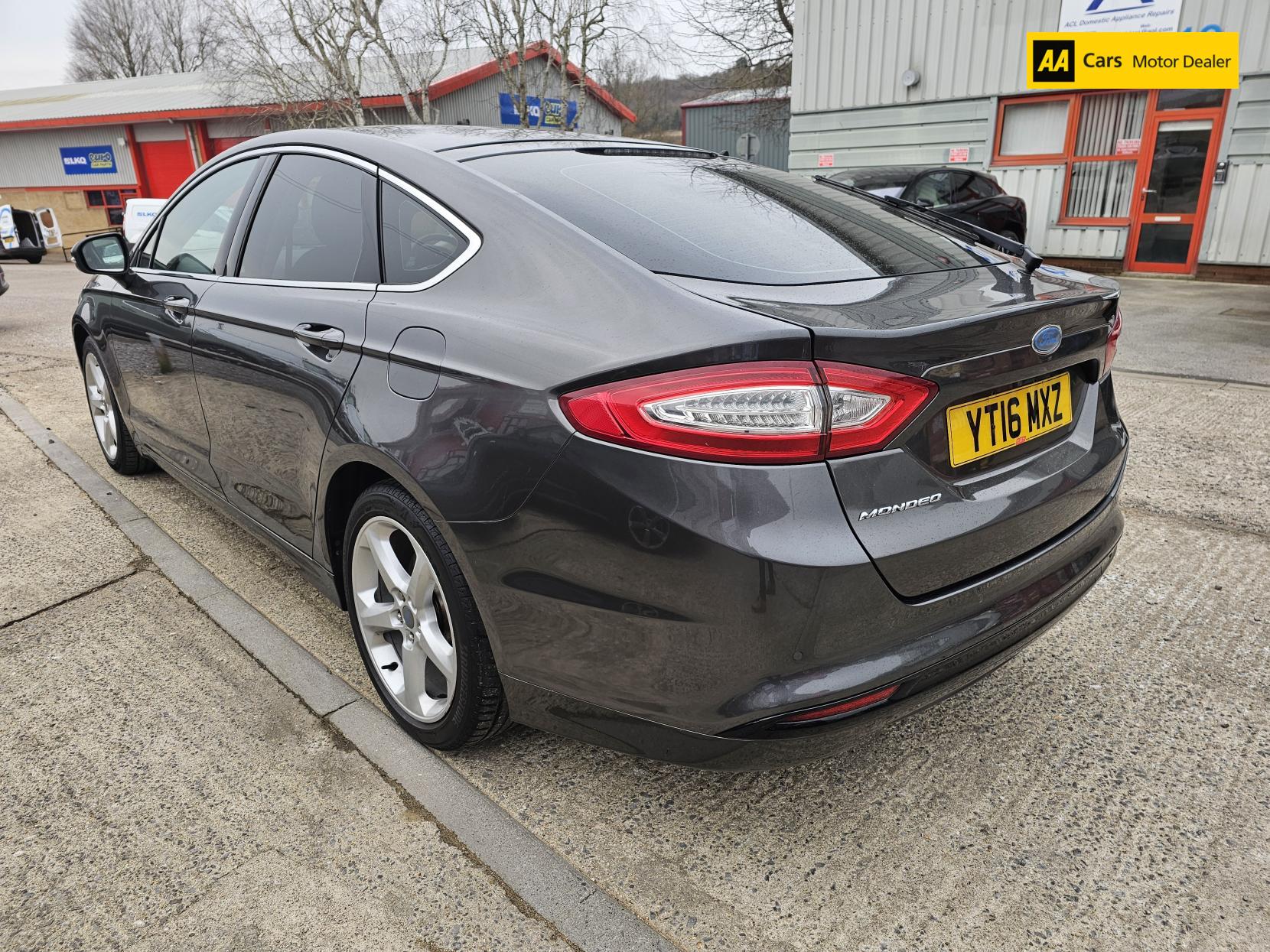 Ford Mondeo 2.0 TDCi Titanium Hatchback 5dr Diesel Manual Euro 6 (s/s) (150 ps)